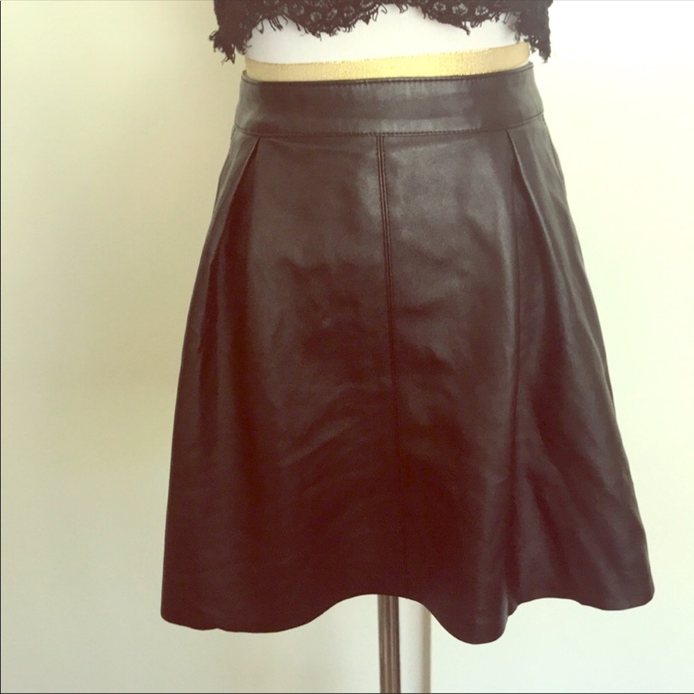 BLACK FAUX LEATHER SKIRT